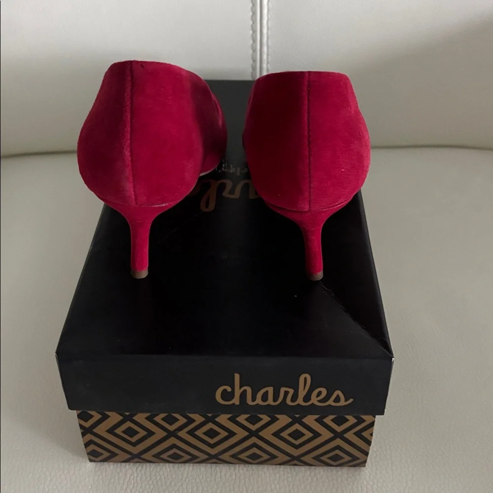 NIB CHARLES BY CHARLES DAVID Addie suede Pump 6.5M in Scarlett Red